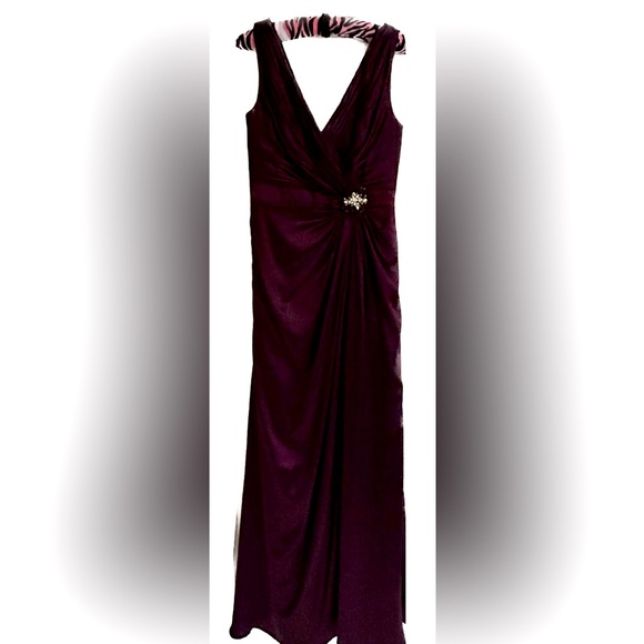 Jordan Dresses & Skirts - Beautiful Formal/bridesmaid/mother of the bride dress with crystal detail